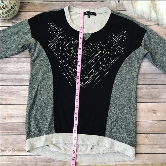💗Gorgeous B.L.E.U sequined blouse💗 - Picture 4 of 7
